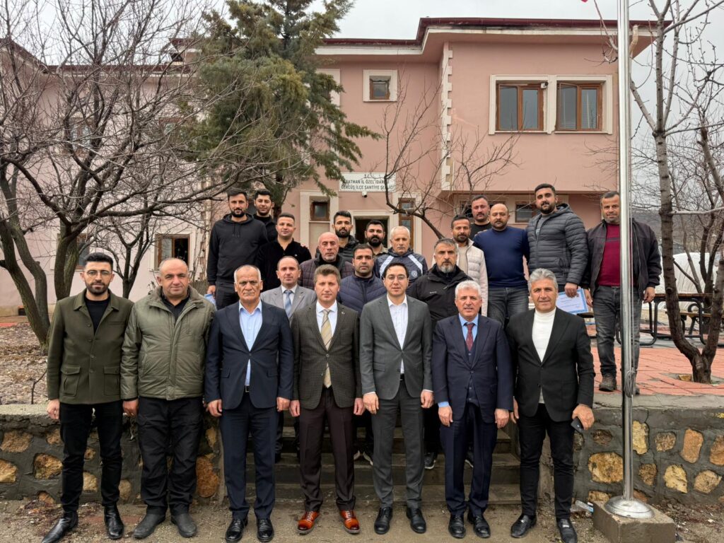 KIŞA MEYDAN OKUYAN FEDAKÂRLIĞA VEFA: GERCÜŞ’TE ÖZEL İDARE PERSONELİNE PLAKET TAKDİMİ