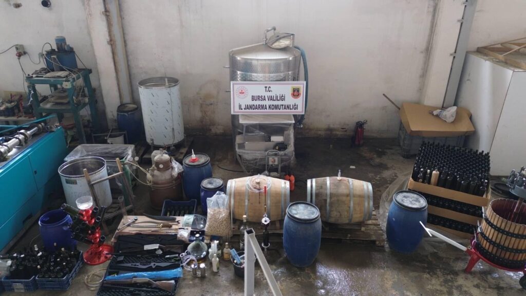 İznik’te Kaçak Alkol Üretimine Büyük Darbe: Yüzlerce Litre El Yapımı Şarap Ele Geçirildi