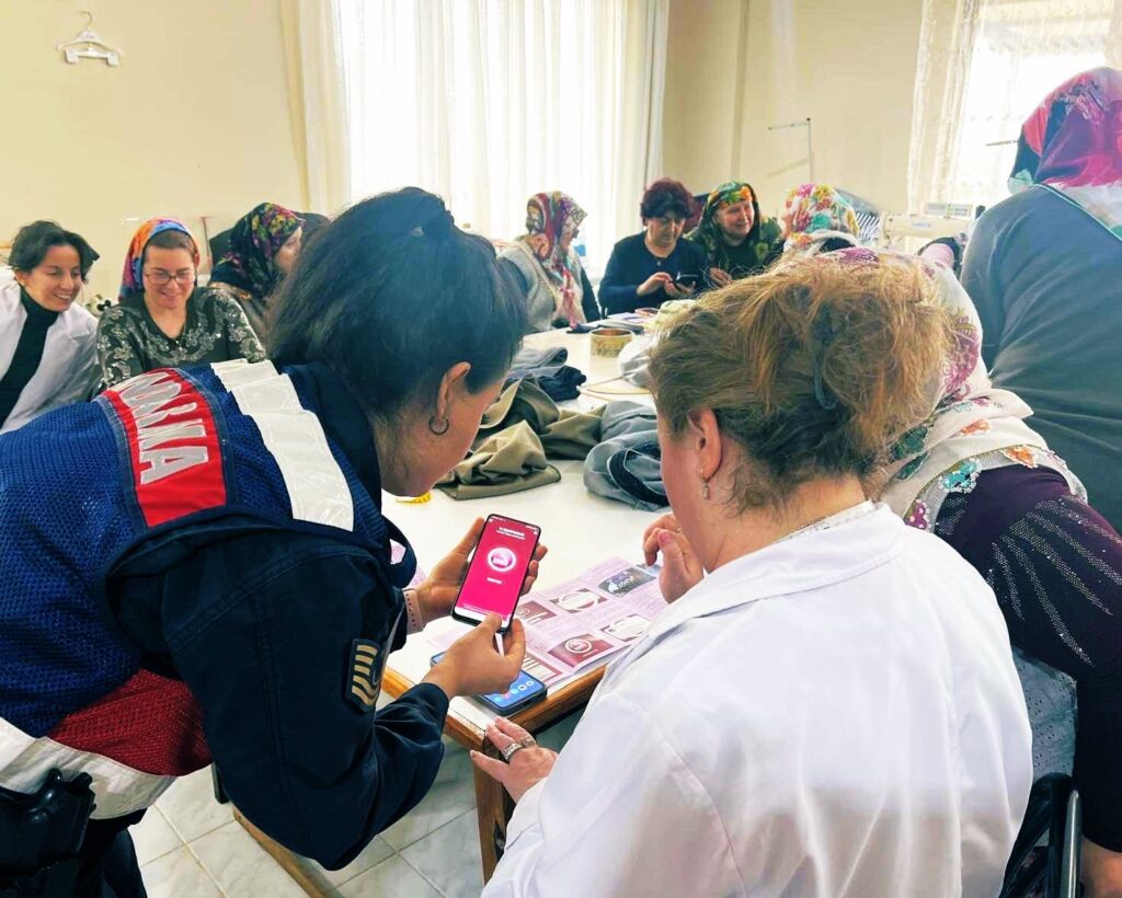 Jandarma’dan KADES Bilgilendirmesi İznik ve Yenişehir’de Sürüyor