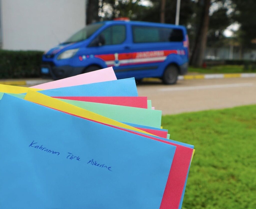 Güzide Hafız Kız Anadolu İmam Hatip Lisesi Öğrencilerinden Yıldırım İlçe Jandarma Komutanlığı’na Anlamlı Ziyaret