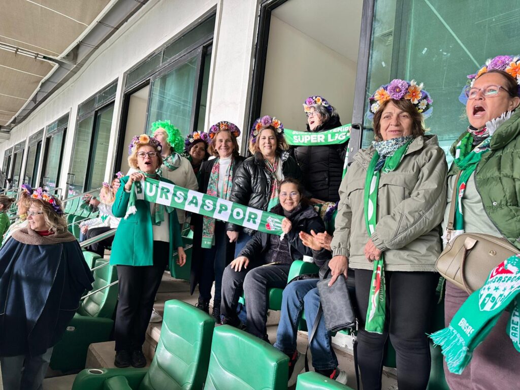 Cemre Sosyal Demokrat Kadınlara Düştü