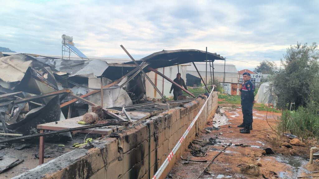 Antalya’da Prefabrik Evde Yangın Faciası: Aynı Aileden 6 Kişi Hayatını Kaybetti
