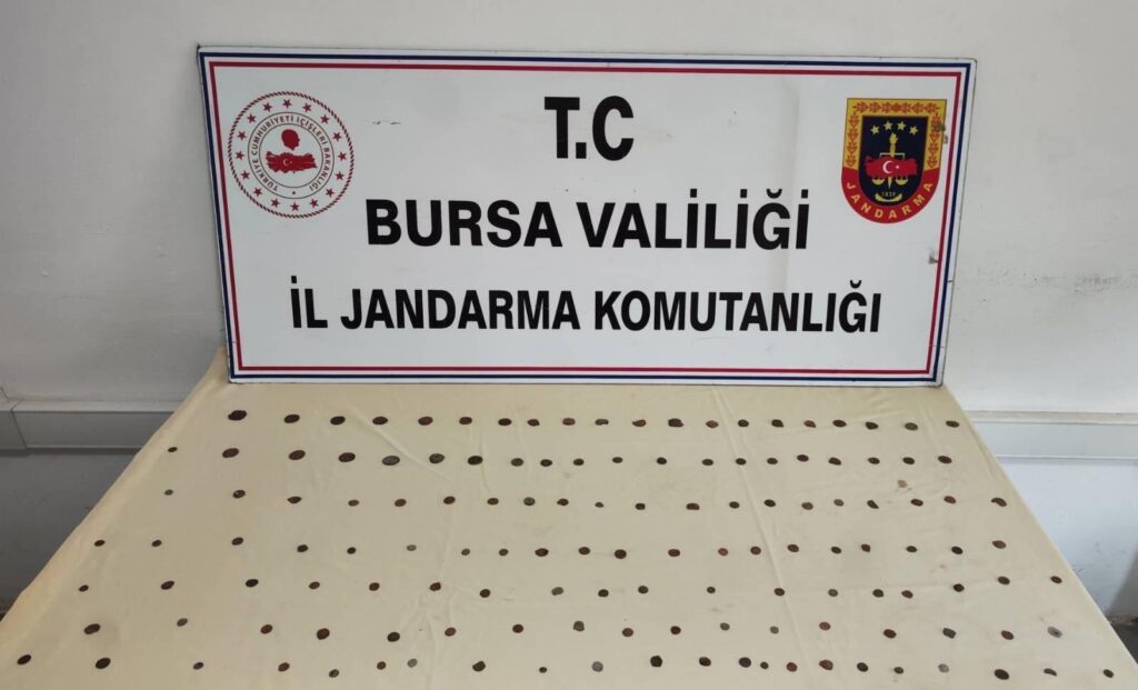 Bursa’da Tarihi Eser Operasyonu: 137 Sikke Ele Geçirildi