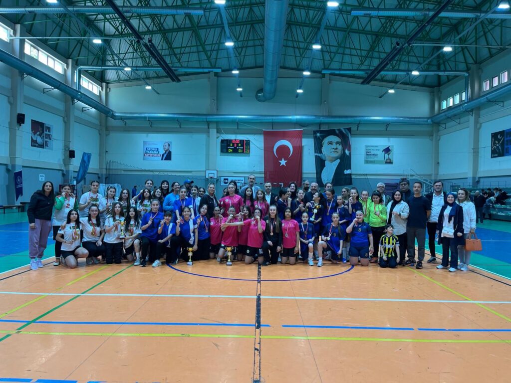 Bursa’da Küçük Kızlar Futsal İlçe Birinciliği Sona Erdi