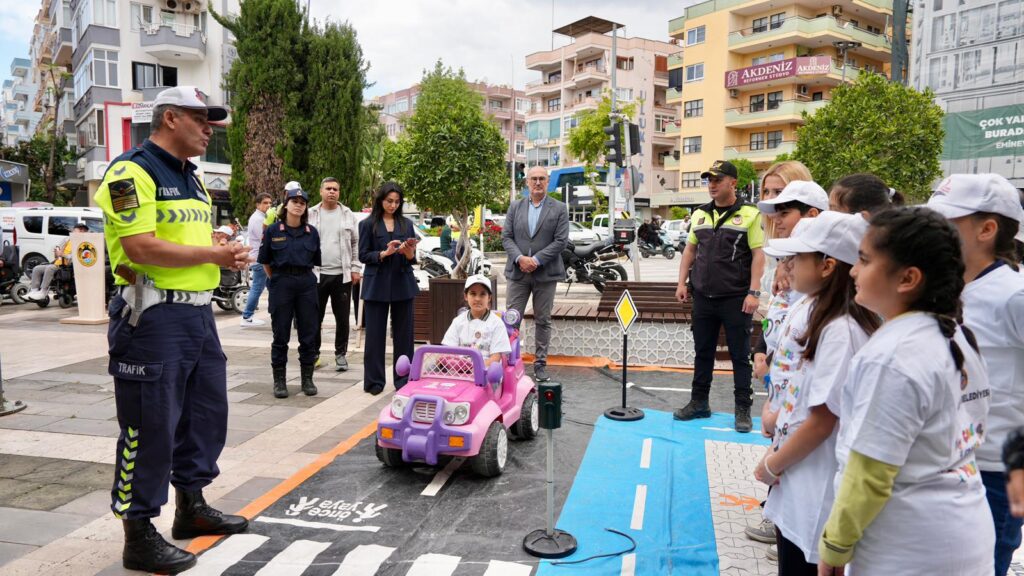 ALANYA’DA TRAFİK HAFTASI’NDA ANLAMLI ETKİNLİK