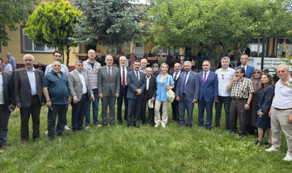 Kongreye Yoğun Katılım, Üç İlçe Başkanının Yokluğu Gündem Oldu
