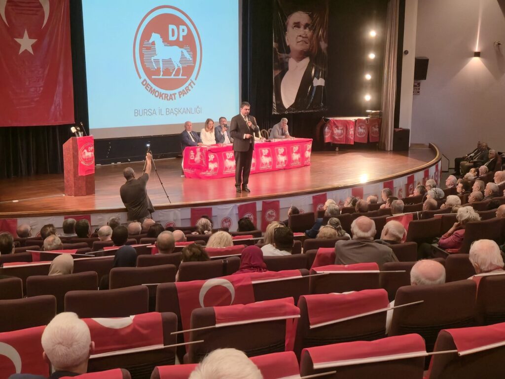 “Demokrat Parti demokrasi mücadelesinin adıdır”