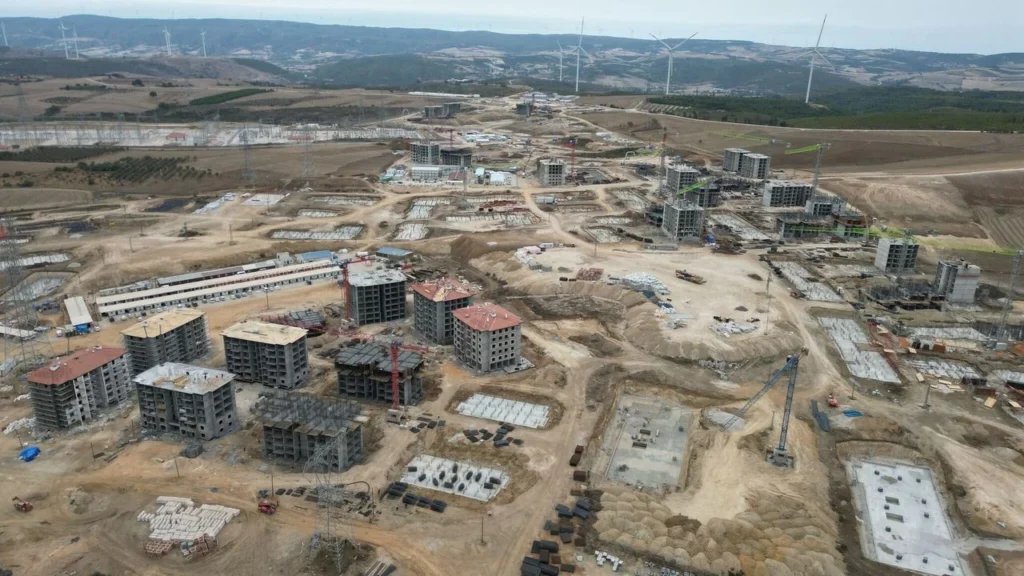 Karacabey TOKİ Şantiyesinde İşçiler Ayaklandı: “350 Milyonluk Alacak İçin İş Bıraktık”