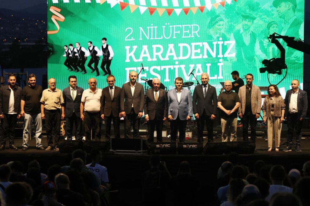 NİLÜFER’DEKİ KARADENİZ ŞÖLENİ TARTIŞMALARIN ODAĞINDA: KÜLTÜREL ETKİNLİK Mİ, SİYASİ GÖVDE GÖSTERİSİ Mİ?