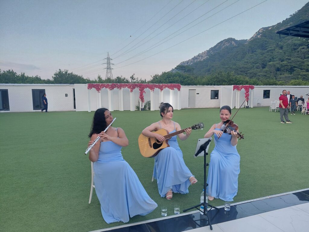 Antalya Sosyal Hayatının En Görkemli Düğünlerinden Biri: Demirci ve Can Ailelerinin Mutlu Günü