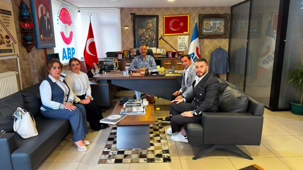 Anadolu Birliği Partisi Genel Merkezi’nde Gençlik ve İş Dünyası Temsilcileri Bir Araya Geldi