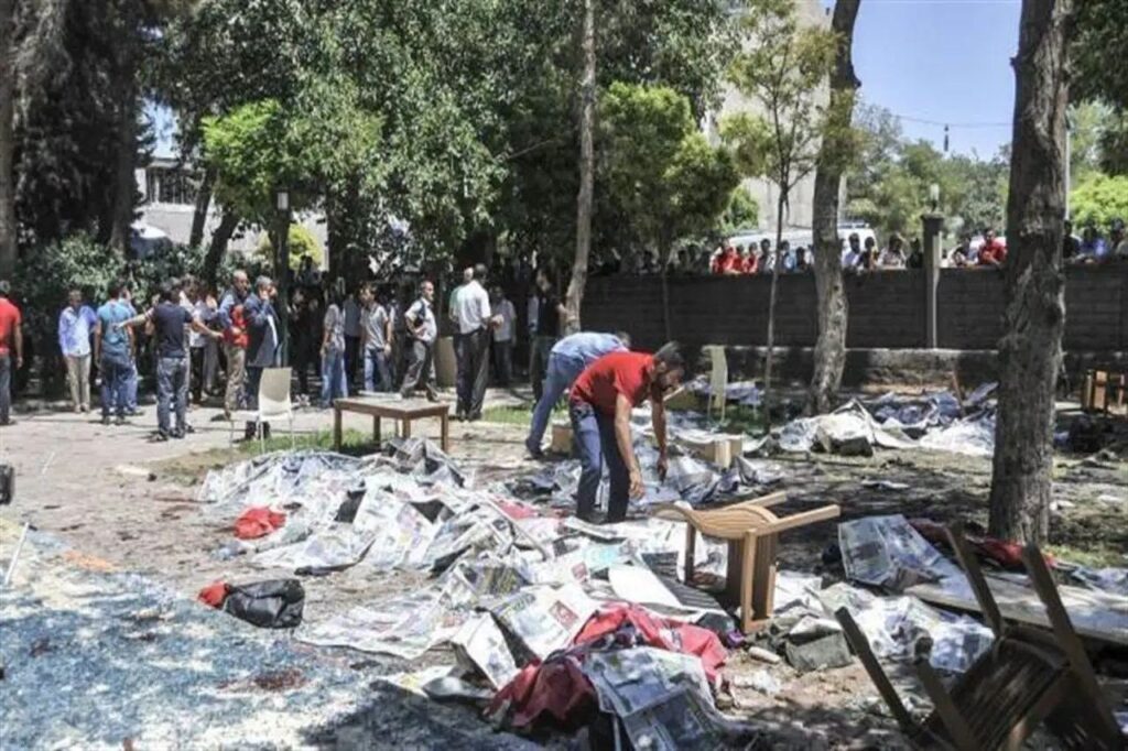 SURUÇ’TAKİ KATLİAMA GÖZ GÖRE GÖRE DUYARSIZ KALINIP YOL VERİLMİŞTİ.