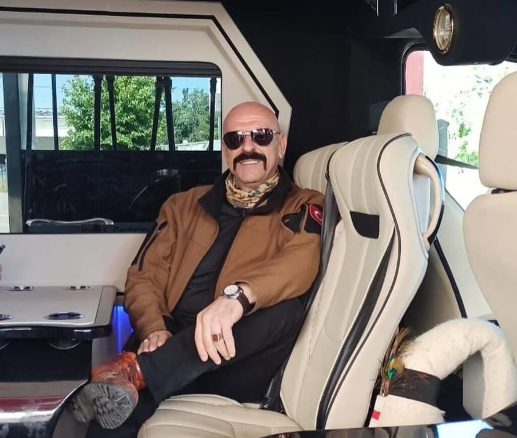 Bursalı Oyuncu Cavit Bakar’dan Yeni Proje Sinyali!