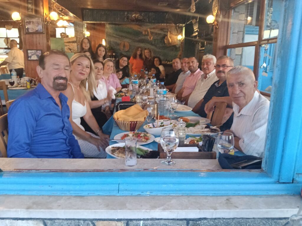 KOMŞULUK, AYNI ÇATININ ALTINDA DEĞİL; AYNI GÖNÜLDE BULUŞABİLMEKTİR.