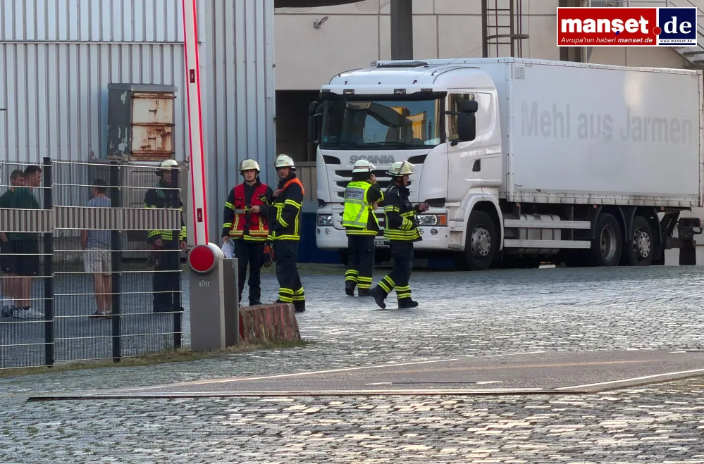 Hamburg’da Tehlikeli Madde Alarmı: Hidroklorik Asit Sızıntısına Hızlı Müdahale