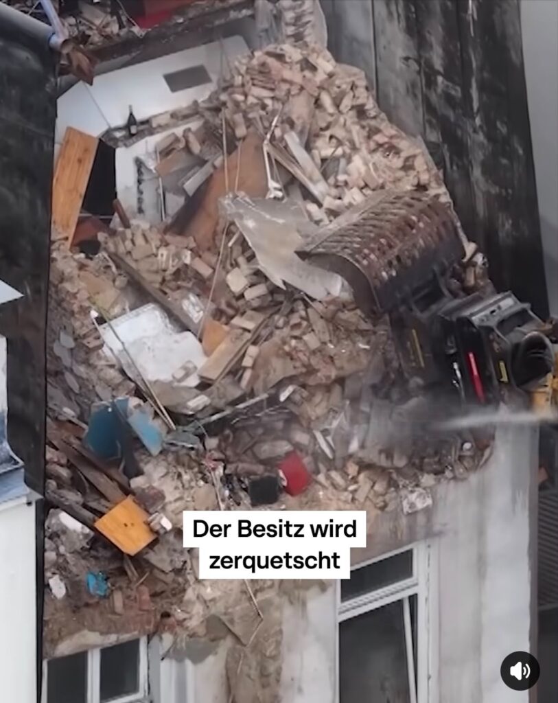 HAMBURG-ALTONA’DA YIKIM ŞOKU: SAKİNLER EVLERİNİN ENKAZI ÖNÜNDE KALDI