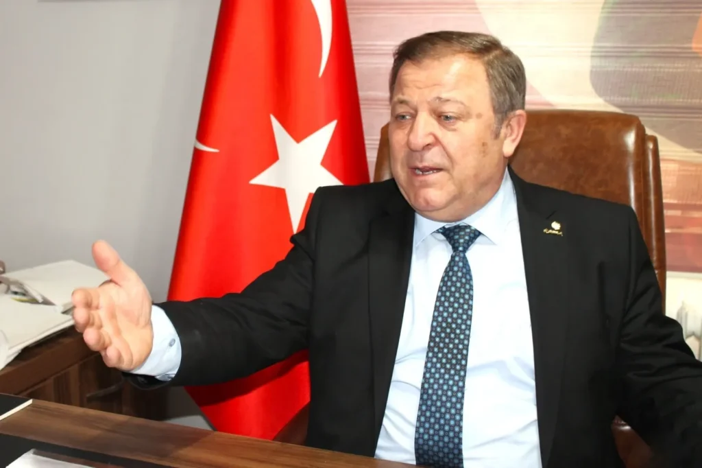 Emekliden Çifte Bayram Çağrısı: “Her Emekliye Bir Küçük Altın Verilsin”