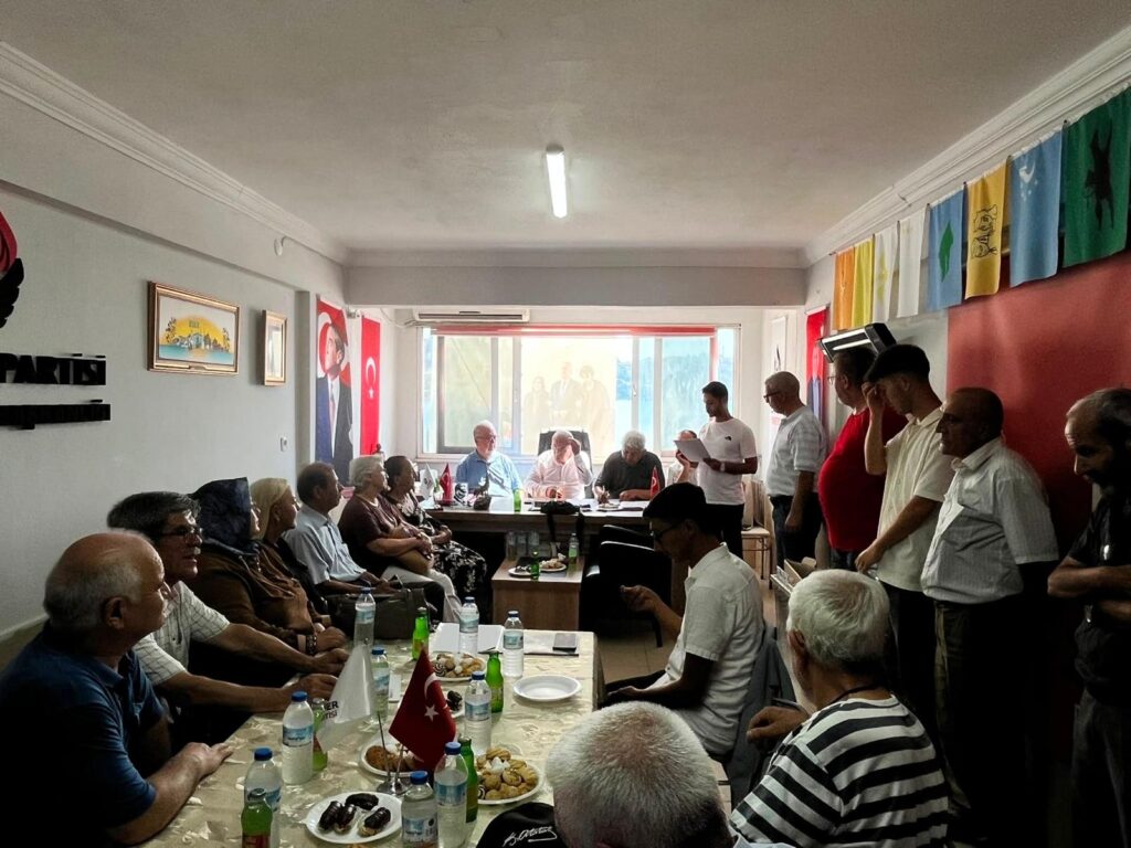 ZAFER PARTİSİ GEMLİK’TE 3. OLAĞAN İLÇE KONGRESİ GERÇEKLEŞTİRİLDİ: NİLÜFER TOPRAKÇI GÜVEN TAZELEDİ