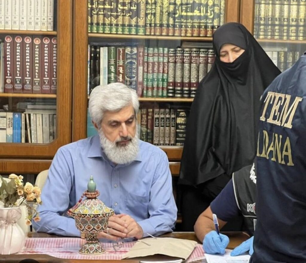 Alparslan Kuytul’a Yönelik Operasyon Tartışmaları Büyüyor: “Bugün Ona Yapılan Haksızlığa Sessiz Kalırsak, Yarın Bize de Yapılır”