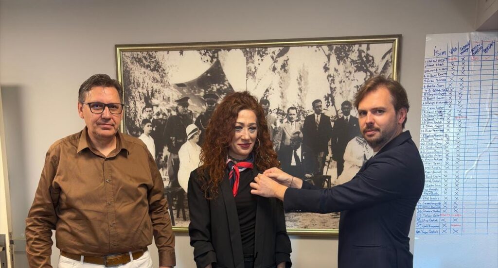YENİ PARTİ’NİN DAVETİNİ GERİ ÇEVİRDİ, TERCİHİNİ ZAFER PARTİSİ’NDEN YANA KULLANDI