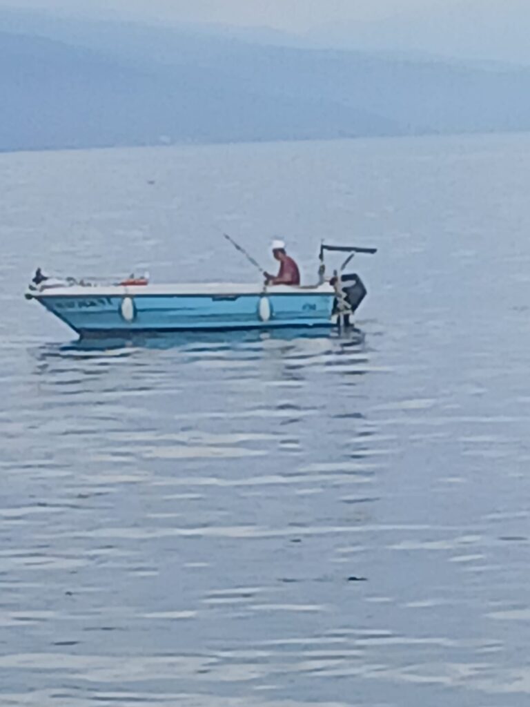 DENİZİN SESSİZLİĞİNDE BİR EMEKÇİ