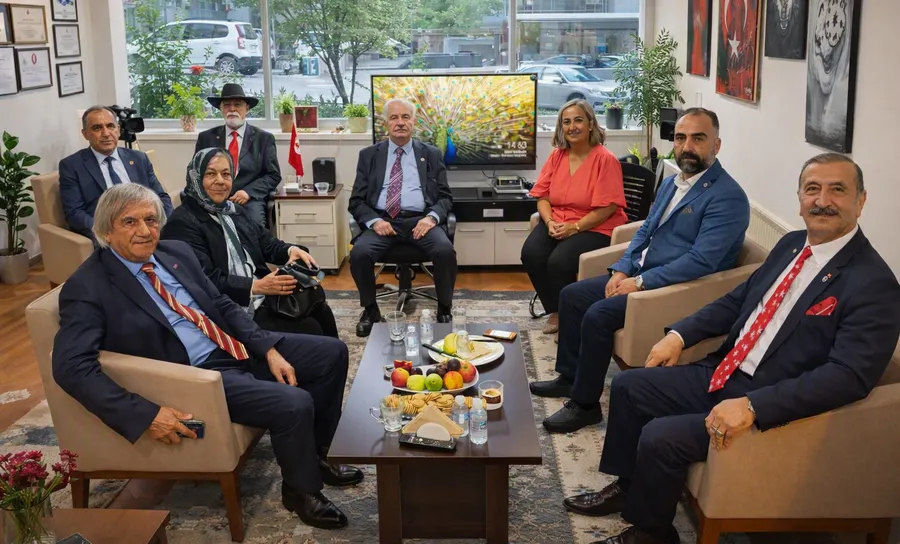 Bir Bozkurt Figürü Bedri Yalçın’a Takdim Edildi