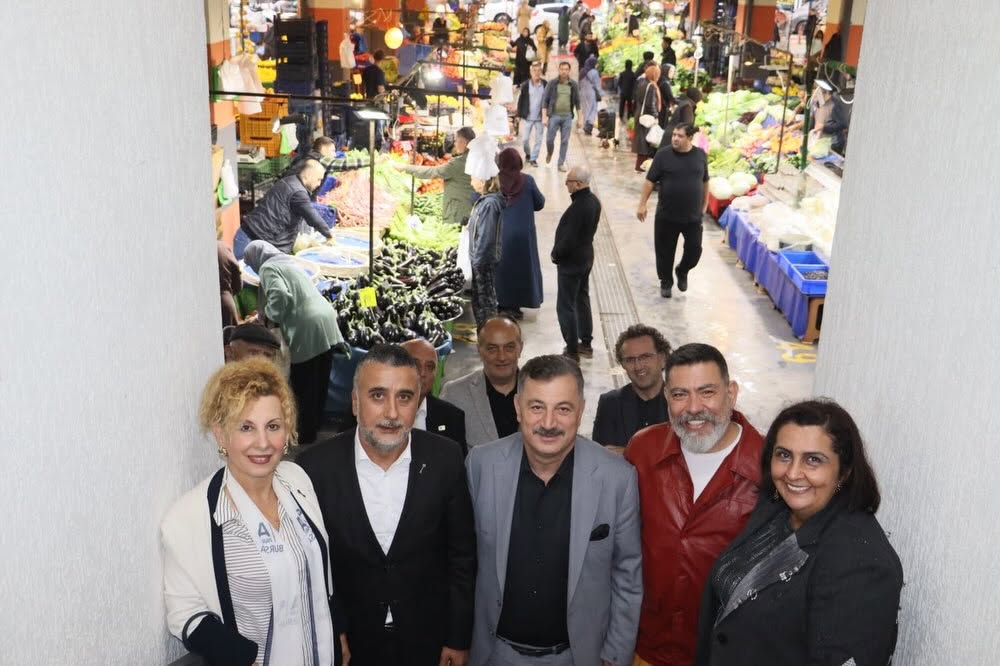 Anahtar Parti Bursa Teşkilatı Çamlıca Kapalı Pazar Alanı’nda Vatandaşlarla Buluştu