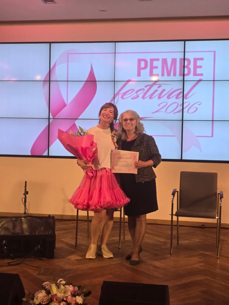 PEMBE FESTİVAL’DE MEME SAĞLIĞI FARKINDALIĞINA KAHKAHA DOKUNUŞU