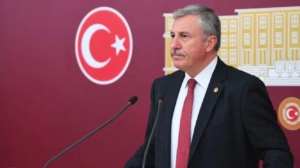 SELÇUK ÖZDAĞ’DAN MİLLÎ EĞİTİM YÖNETİMİNE TEPKİ: “ÇOCUKLARIMIZ TUVALET İHTİYAÇLARI İÇİN OKUL DIŞINDA ÇÖZÜM ARIYOR!”