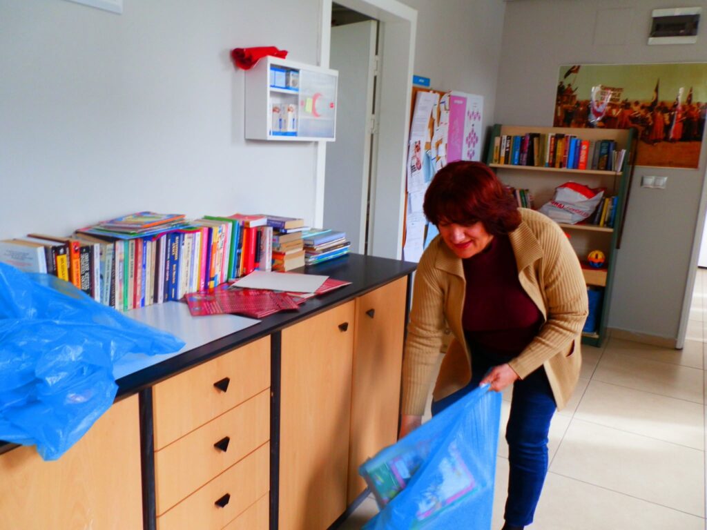 BURSA’DAN FATMA BETÜL SAYAN KAYA’YA OKUL ÇAĞRISI: “ÇOCUKLARIMIZIN SESİNİ DUYUN”