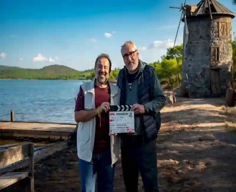 ATA DEMİRER “PERVANELER”İN AYVALIK SETİNDE  BASIN MENSUPLARINI AĞIRLADI