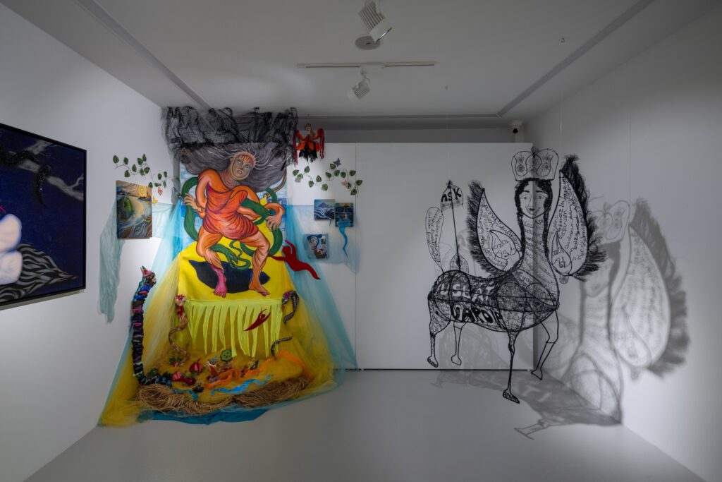 Lenzart space’te “Büyüsü Bozulmuş Dünya” Kapsamında Küratörlü Sergi Anlatımları
