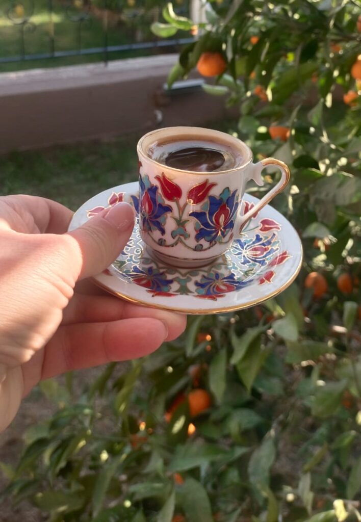 Bir “Tık” Kadar Yakın, Bir Ömür Kadar Uzak