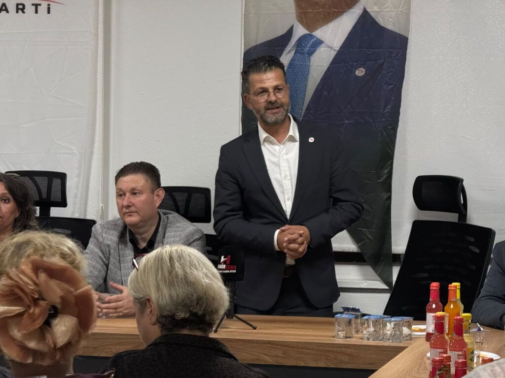 ÖZGÜR ŞAHİN: “BİZİM HEDEFİMİZ BİRBİRİMİZİ DEĞİL, AKP İKTİDARINI GERİDE BIRAKMAK! 17 İLÇEDEN YÜKSELEN DEĞİŞİM TALEBİNİ KARŞILAMAK İÇİN ADAYIM”